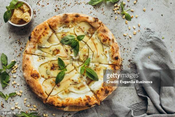pizza with blue cheese, honey and pear slices - vegetarian pizza stock pictures, royalty-free photos & images