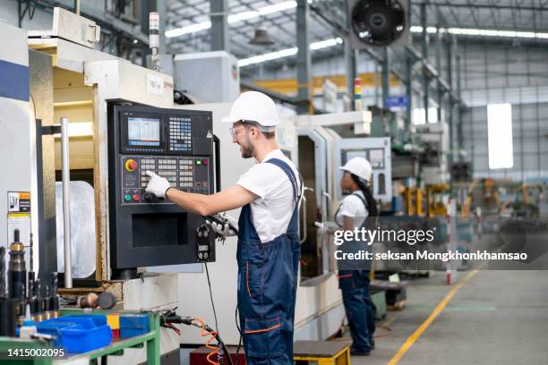 Manufacturing Computer Control Computer Settings Screen Photos and Premium High Res Pictures - Getty ...