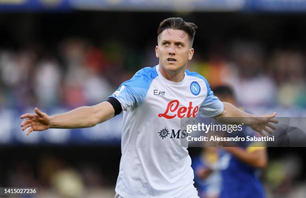 Piotr Zielinski of Napoli celebrates after scoring their team's third goal during the Serie A match between Hellas Verona and SSC Napoli at Stadio...