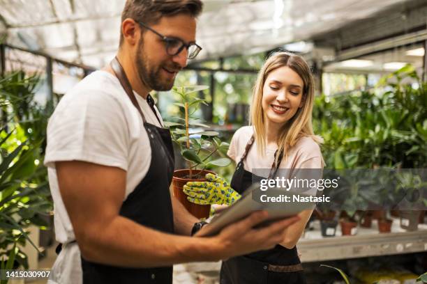 please look at this - botanist stockfoto's en -beelden