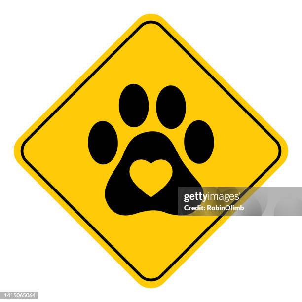 ilustraciones, imágenes clip art, dibujos animados e iconos de stock de señal de tráfico de heart paw print - huellas de perro