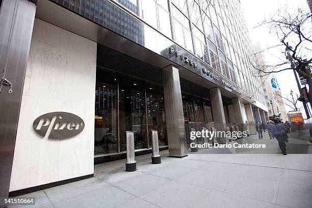 Pfizer Building Sign 661 Pfizer Building Stock Photos, High-Res Pictures, and Images - Getty ...