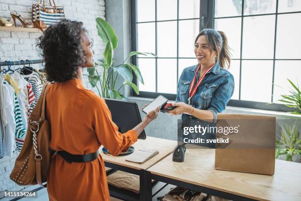 sustainable shopping - tap to pay stock pictures, royalty-free photos & images