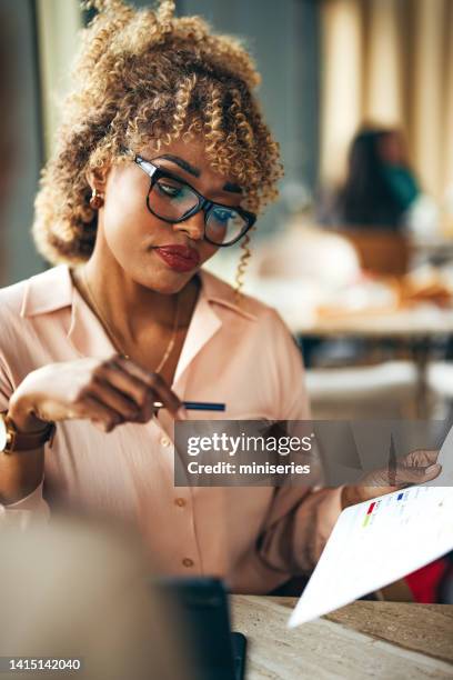 two woman having business meeting in the cafe - disappoint bussiness meeting stock pictures, royalty-free photos & images