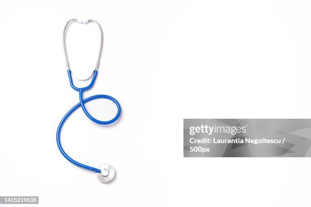 blue stethoscope,object of doctor equipment,isolated on white background medical design concept,cut - stethoscope stockfoto's en -beelden