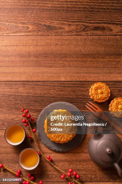 chinese traditional pastry moon cake mooncake with tea cups on bamboo serving tray on wooden backgro - hong kong food imagens e fotografias de stock