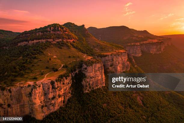 majestic sunrise over the collsacabra mountains in catalonia with plateau over the heights. - planalto imagens e fotografias de stock