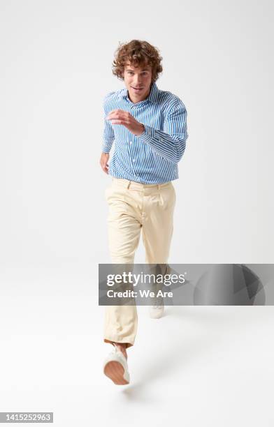 businessman running toward the camera - running man stockfoto's en -beelden