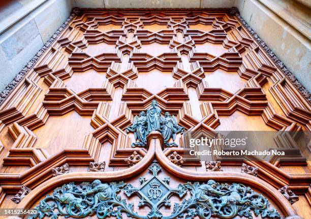 medieval architecture - barcelona cathedral stock pictures, royalty-free photos & images