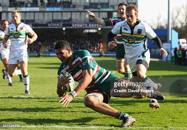 Steve Mafi of Leicester dives to score the first try during the LV=Cup Final between Leicester Tigers and Northampton Saints at Sixways Stadium on...