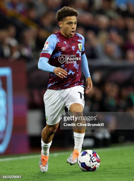 Manuel Benson of Burnley on the ball during the Sky Bet Championship between Burnley and Hull City at Turf Moor on August 16, 2022 in Burnley,...