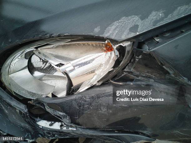 broken headlight by accident - bumper stock pictures, royalty-free photos & images