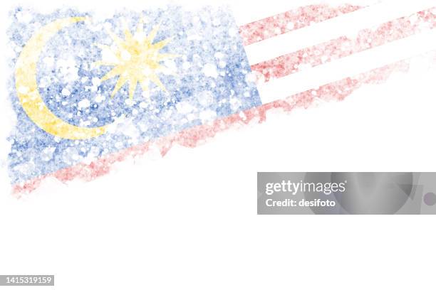 horizontale kreative abstrakte hintergründe aus verblasstem weichem farbverlauf von blauen, weißen und rot verschmierten aquarellfarben wie in der nationalflagge von malaysia, gemischtes und fleckiges teildesign der malaysischen flagge mit streifen, halb - malaysische kultur stock-grafiken, -clipart, -cartoons und -symbole