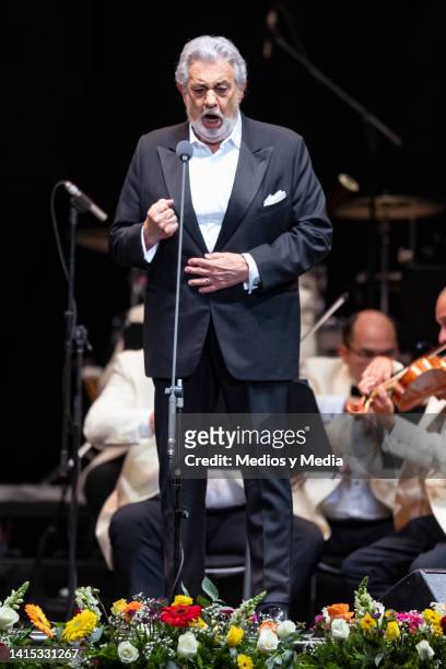 Spanish tenor Plácido Domingo performing during a concert as a part of 'Noches de Ensueño' Tour, at Arena Ciudad de México, on August 16, 2022 in...