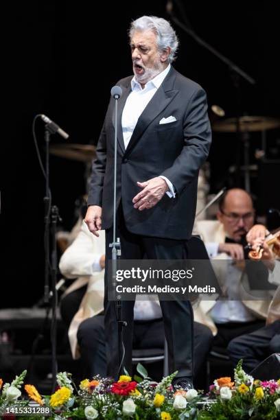 Spanish tenor Plácido Domingo performing during a concert as a part of 'Noches de Ensueño' Tour, at Arena Ciudad de México, on August 16, 2022 in...
