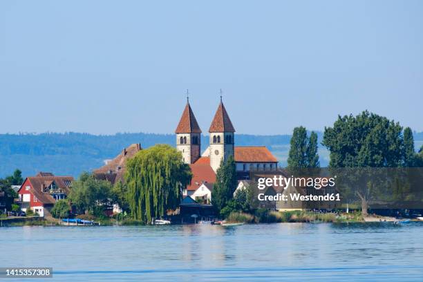 germany, baden-wurttemberg, reichenau, lake constance with basilica of saints peter and paul in background - bodensee stock-fotos und bilder