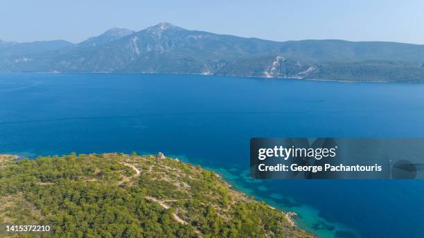 aerial photo of the mykali strait, the narrowest sea border between greece and turkey - mar egeo fotografías e imágenes de stock