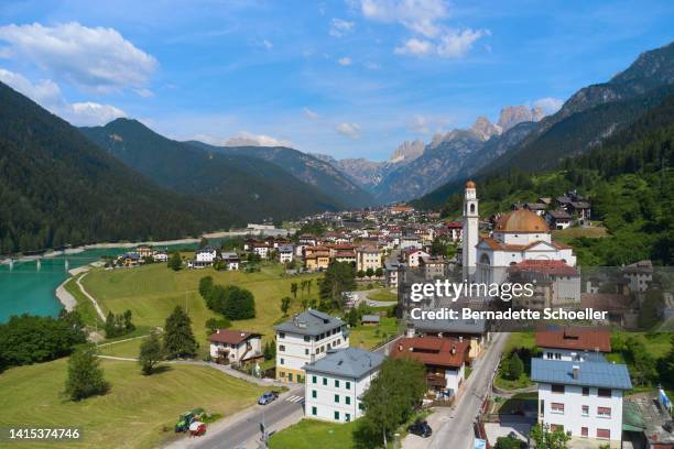 auronzo di cadore in the dolomites mountains - belluno stock pictures, royalty-free photos & images