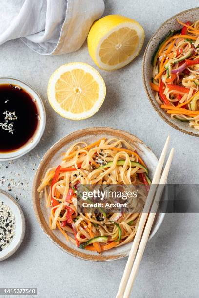 asian noodles bowl, vegetable stir fry - vermicelli stock pictures, royalty-free photos & images