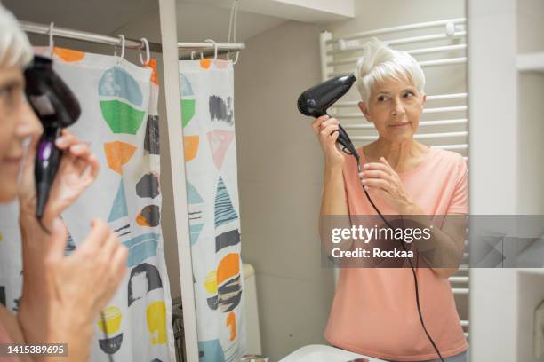 Lady Drier Mature Woman Drying Her Hair Photos and Premium High Res Pictures ...