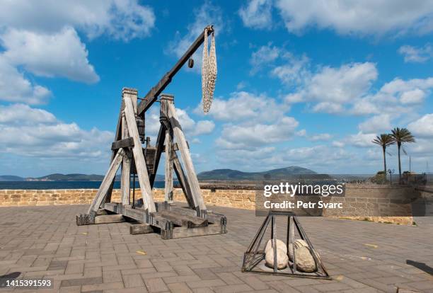 alghero siege machine - trebuchet stock pictures, royalty-free photos & images