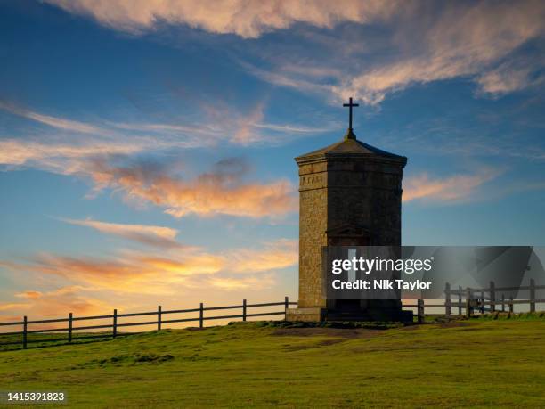 the iconic storm tower at compass point, bude, cornwall, uk - pepper pot stock pictures, royalty-free photos & images