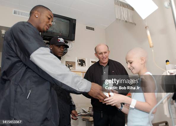 Miami Hurricanes players and HC Larry Coker visit City of Hope Miami Hurricanes players and HC Larry Coker visit City of Hope