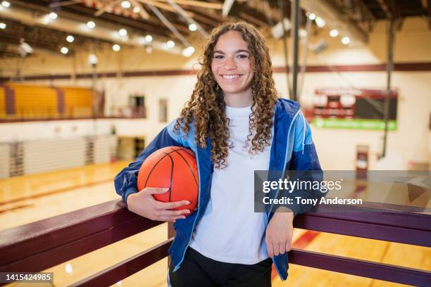 portrait of female high school basketball player in gymnasium - barandilla fotografías e imágenes de stock