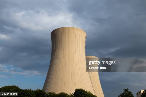 cooling towers of nuclear power plant grohnde (lower saxony, germany) - cooling tower stockfoto's en -beelden