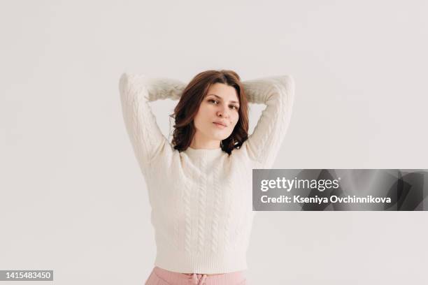 blond and beautiful woman in white fashion - confident looking to camera stock-fotos und bilder