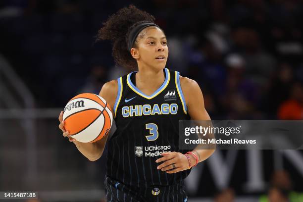 Candace Parker of the Chicago Sky dribbles up the court against the New York Liberty during the first half in Game One of the First Round of the 2022...