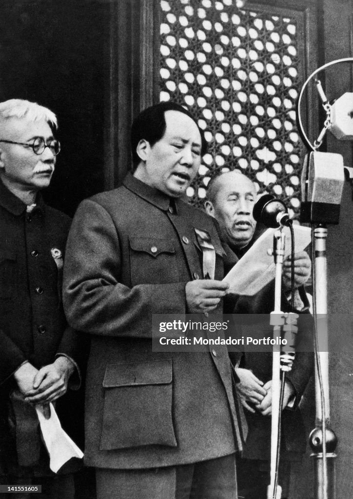 Mao Zedong Declaring The Birth Of The People'S Republic Of China