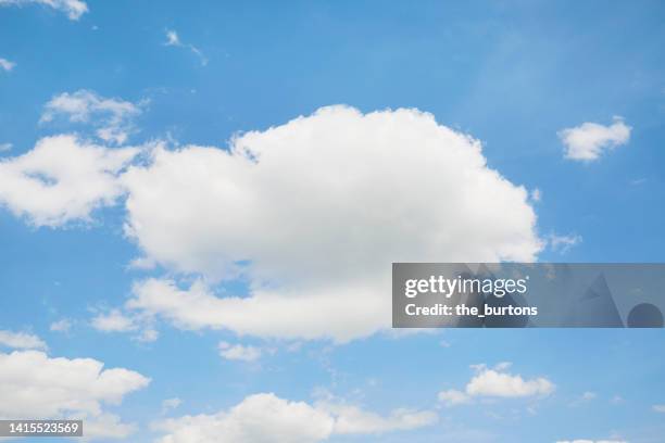 blue sky and clouds, abstract background - clear sky stockfoto's en -beelden