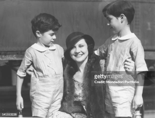 Portrait of Charlie Chaplin's ex wife, Lita Grey with her two sons Sidney and Charlie Chaplin jr. 1932