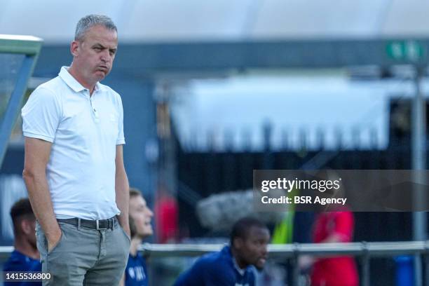 Head Coach Rob Penders of FC Eindhoven during the Dutch Keukenkampioendivisie match between FC Eindhoven and Willem II at Jan Louwers Stadion on...