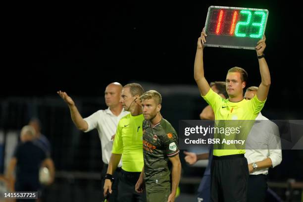 Assistent referee Rob van de Ven, Michael de Leeuw of Willem II, fourth offical Rick Sturm during the Dutch Keukenkampioendivisie match between FC...