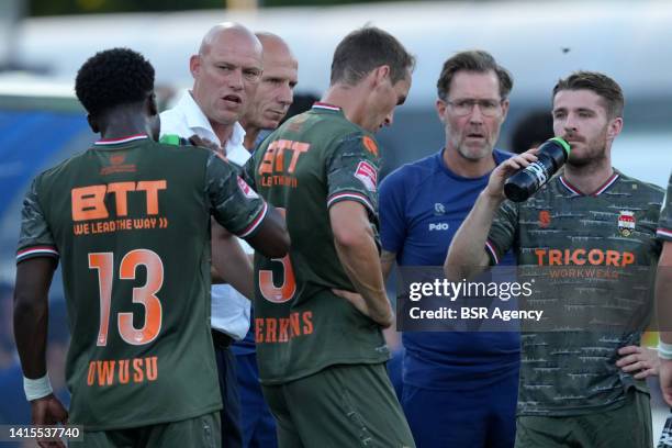 Coach Kevin Hofland of Willem II, Leeroy Owusu of Willem II, Freek Heerkens of Willem II, Daniel Crowley of Willem II, keepers trainer Peter den...