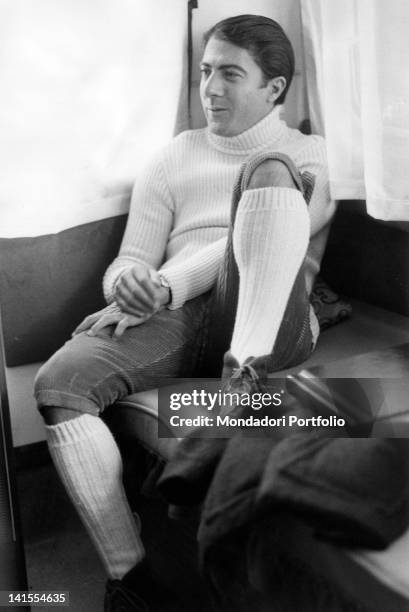 American actor Dustin Hoffman having a break during the shooting of 'FinchT divorzio non vi separi', later entitled 'Alfredo Alfredo', by Pietro...