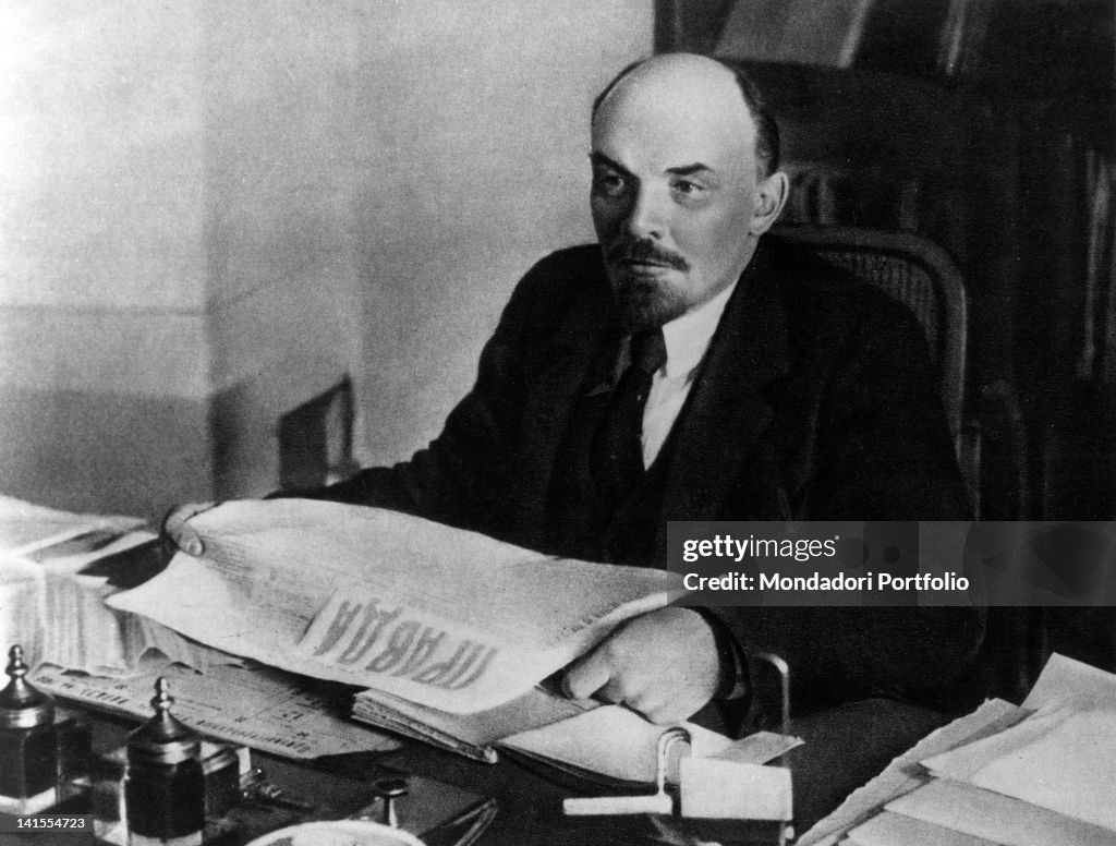 Lenin Reading The 'Pravda'