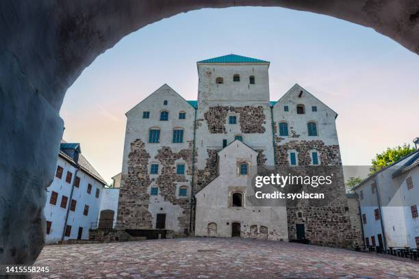 courtyard of the medieval turku castle, finland - 圖爾庫 個照片及圖片檔