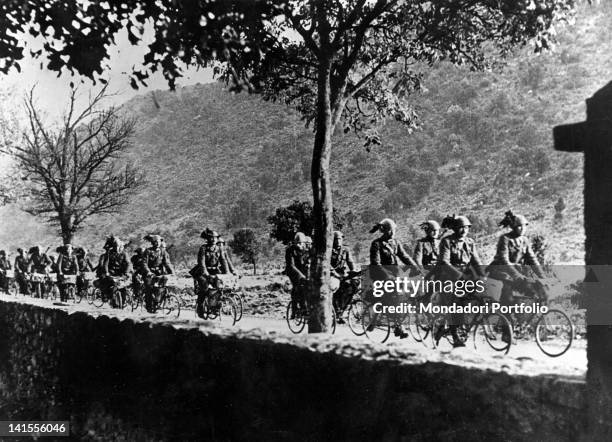 Unit of 'bersaglieri' cyclists of the Eighth Army advancing on a road in Corsica. Corsica, November 1942