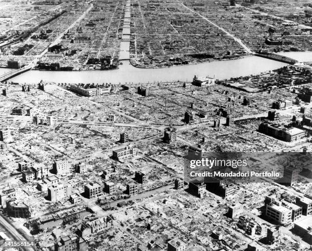 Aerial view of Tokyo razed by American bombing carried out on the evening of March 9th by 334 B-29 Super Flying Fortresses. Tokyo, March 1945