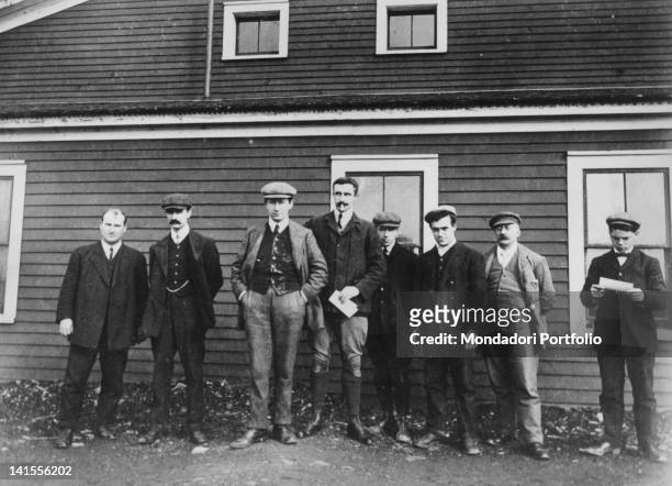 The Italian physicist and inventor Guglielmo Marconi posing with collaborators of the Canadian radio station of Glace Bay. Glace Bay, Nova Scotia,...