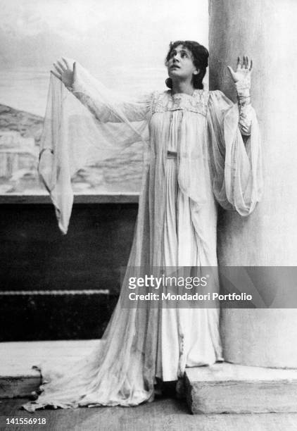 The theatre actress Eleonora Duse acting in the tragedy 'La citta morta' , by Gabriele D'Annunzio. Milan, 1901