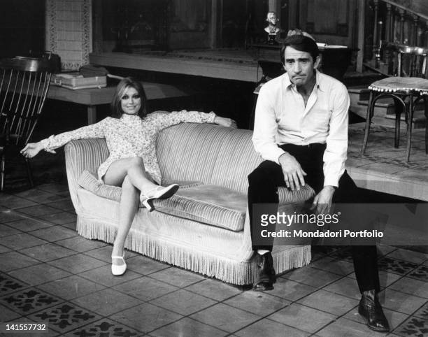 Italian actors Walter Chiari and Alida Chelli acting during the rehearsals of 'The Owl and The Pussycat', a comedy by Bill Manhoff, staged at Teatro...