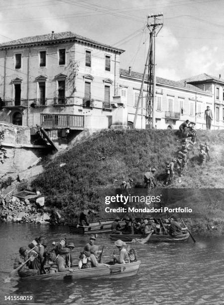 British infantry units transported by boat on the channel of Volano during the occupation of Ferrara. Italy, 24th April 1945