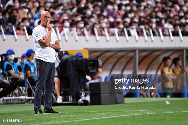 Head coach Kevin Muscat of Yokohama F.Marinos is seen during the AFC Champions League Round of 16 match between Vissel Kobe and Yokohama F.Marinos at...