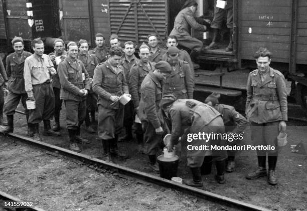 Italian Rations Bersaglieri of the Third Regiment of the Italian Expeditionary Force ...