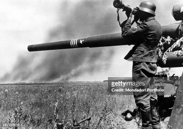Range taker of a German anti-aircraft battery observing an attack on Voronezh. Voronezh, July 1942