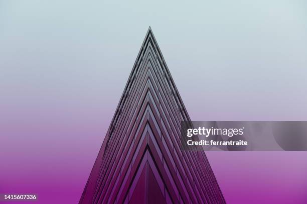 pyramidal office building - pointy architecture stock pictures, royalty-free photos & images